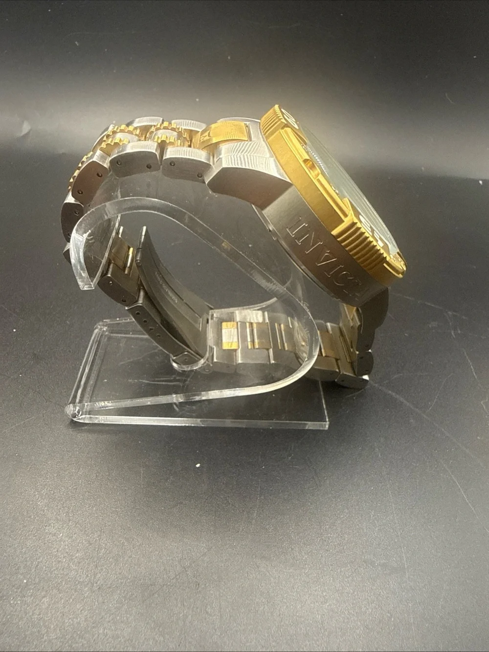 Invicta Hydromax Model 19574 mens watch NEW BATTERY!! Green Dial Goldtone